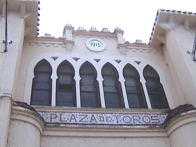 Entrada principal Plaza de La Manzanera
