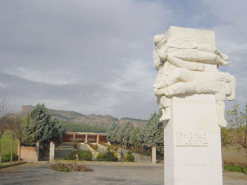 Cementerio de la Barranca - Monumento a los caidos Foto:Fede