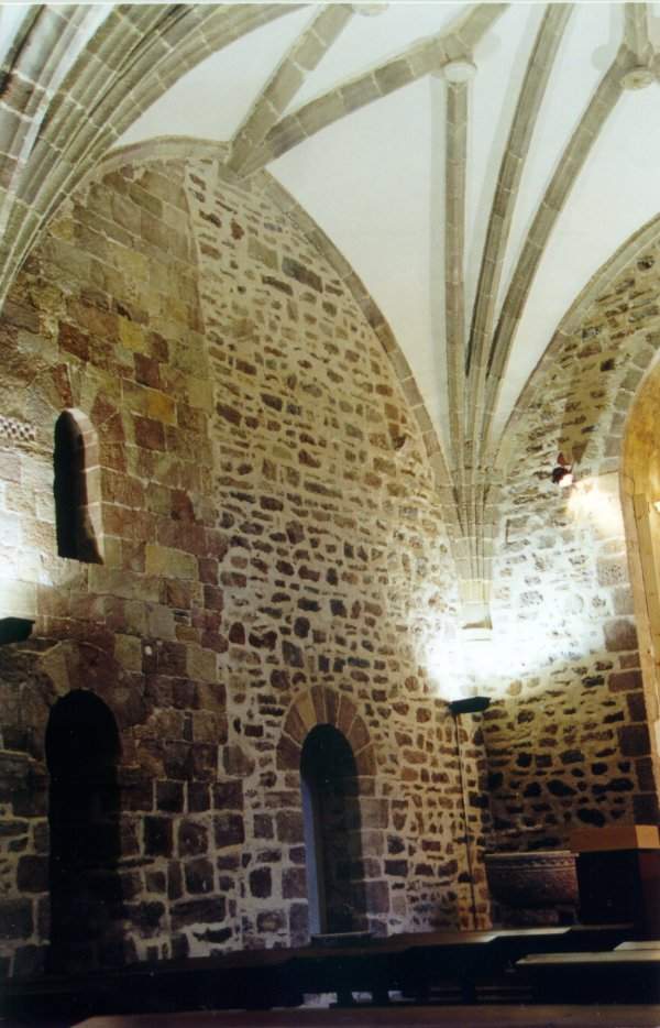 Interior del templo parroquial de Villavelayo. Foto: Gerardo Cuadra