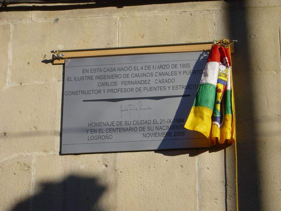 Placa colocada. Foto: Fede